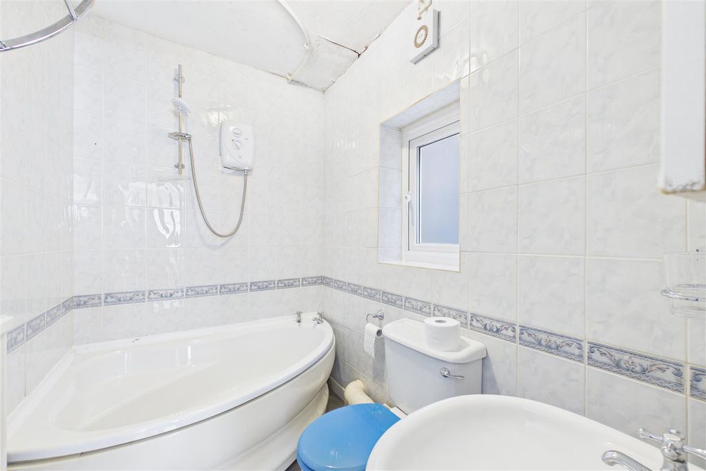Property photo 3 of 9 Bathroom 2.Jpg
