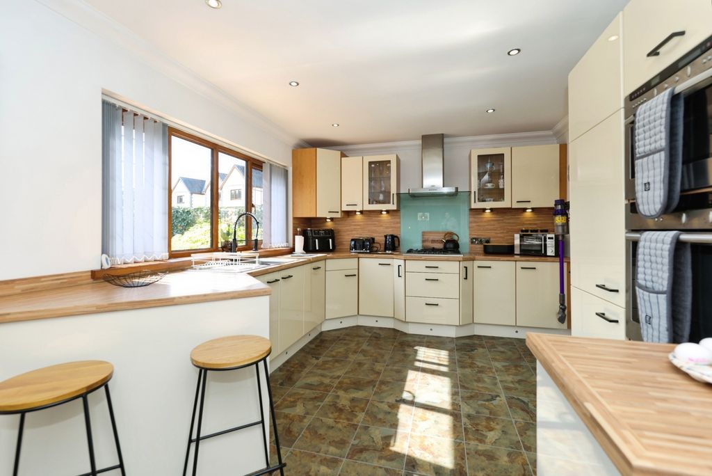 Property photo 3 of 28 Pbox-Img.Jpg