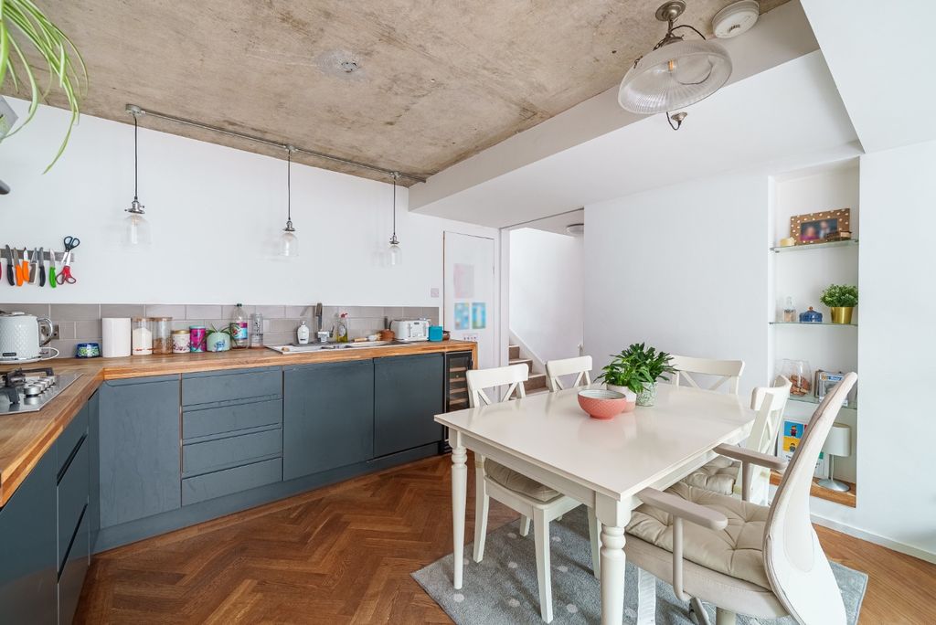 Property photo 1 of 15 4897800