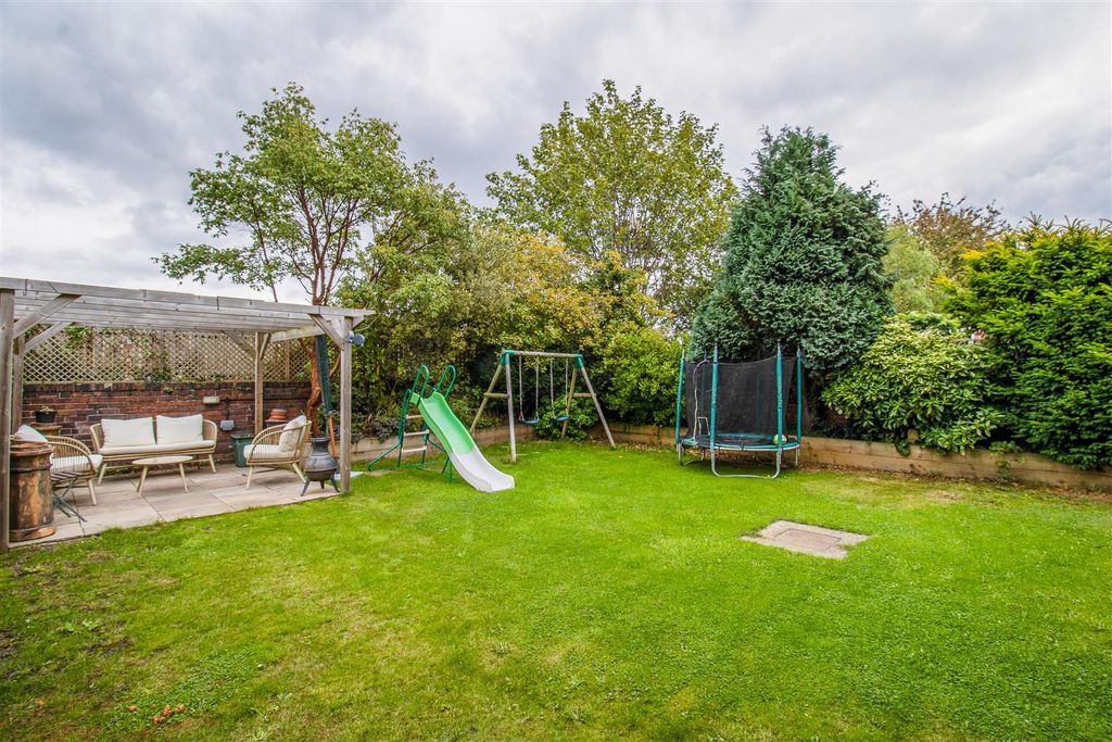 Property photo 3 of 19 Outside