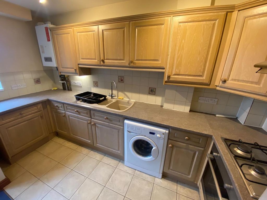 Property photo 2 of 6 Kitchen