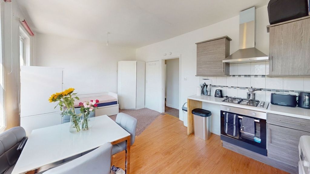 Property photo 3 of 4