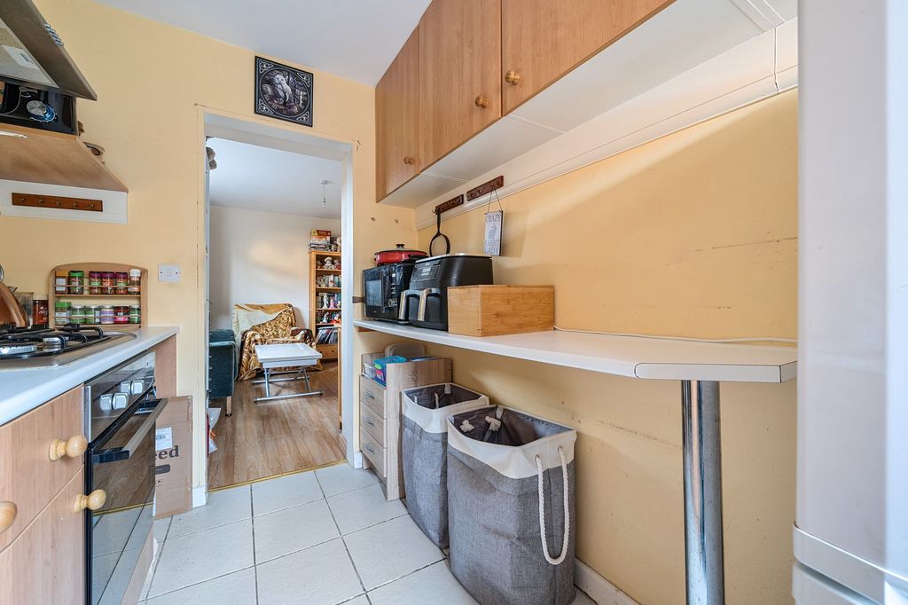 Property photo 3 of 12 Kitchen