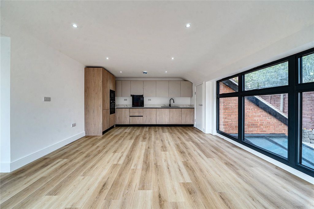 Property photo 3 of 17 Picture No. 15