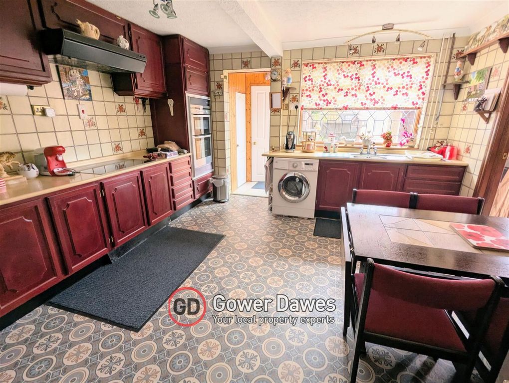 Property photo 2 of 12 Kitchen