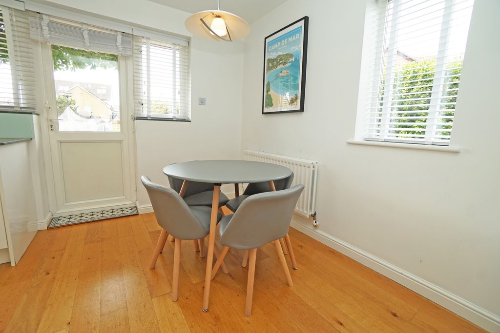 Property photo 3 of 33