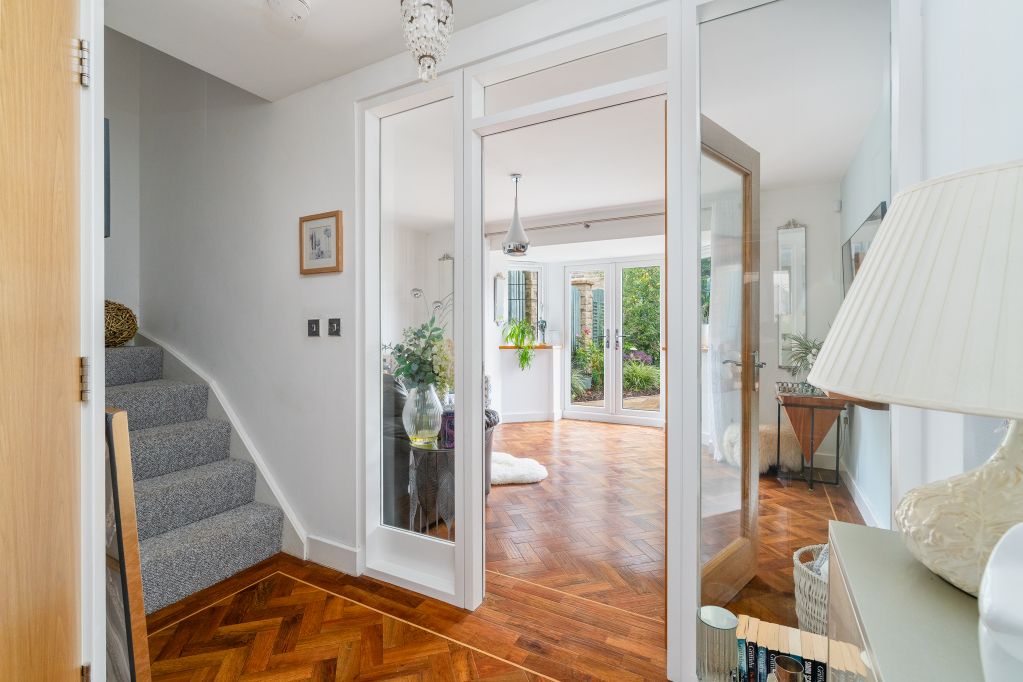 Property photo 3 of 21 Entrance Hall
