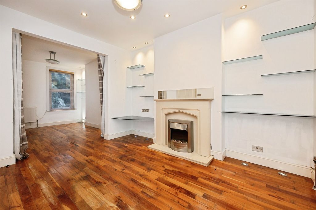 Property photo 2 of 20