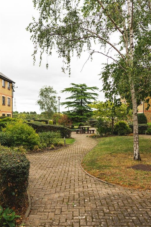 Property photo 3 of 21 190 Riverside-19.Jpg