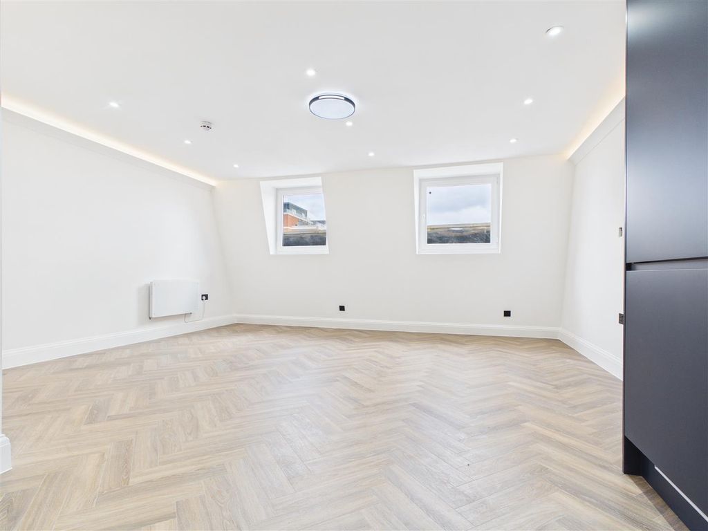 Property photo 2 of 5 Cam04419G0-Pr0077-Still020.Jpg