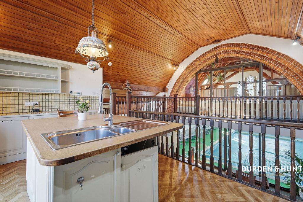 Property photo 3 of 32