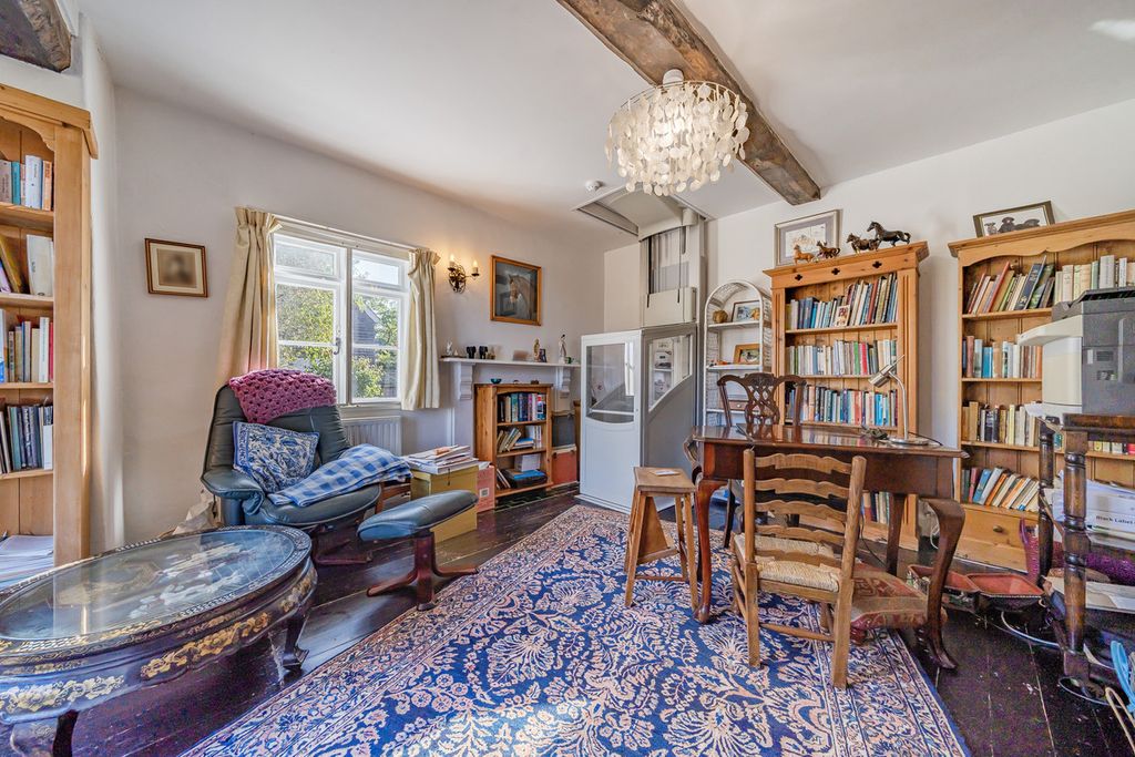 Property photo 2 of 28