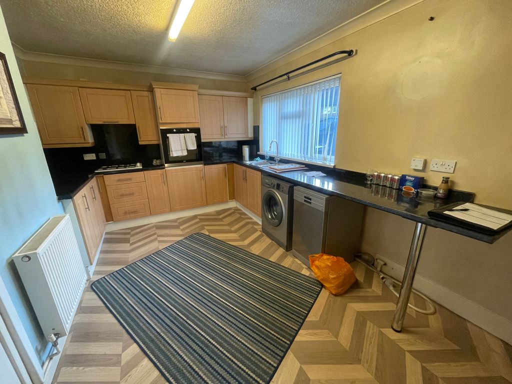 Property photo 3 of 13 Kitchen