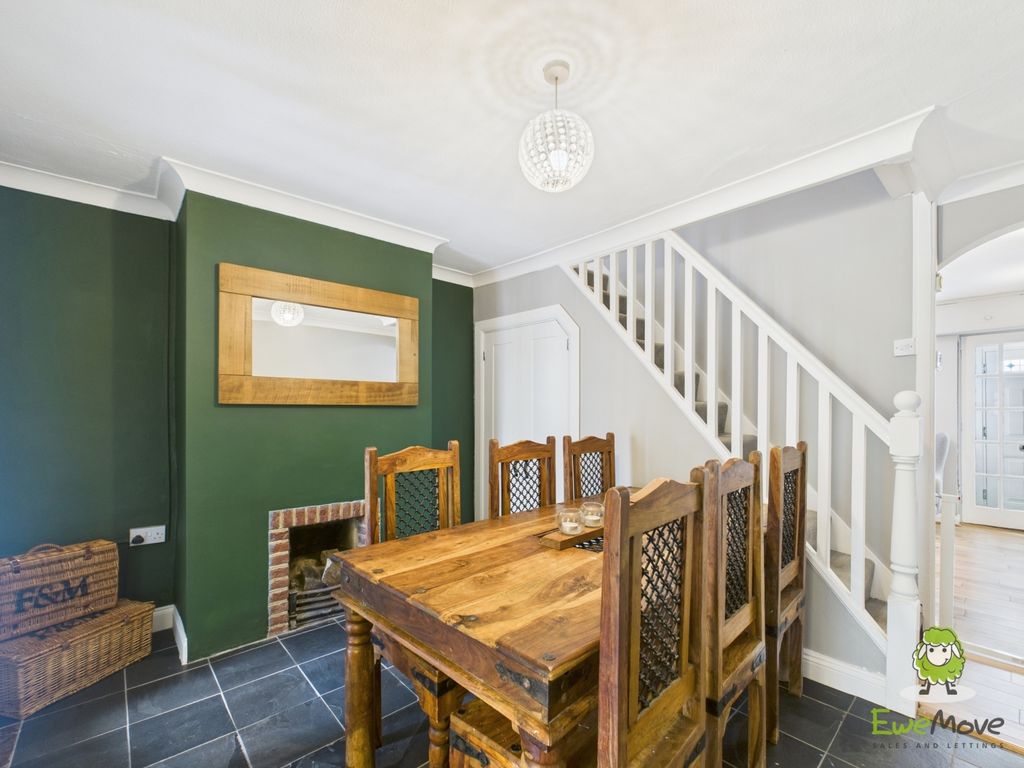 Property photo 3 of 22 Ewemove Estate Agents Basingstoke - Upper Sherbour