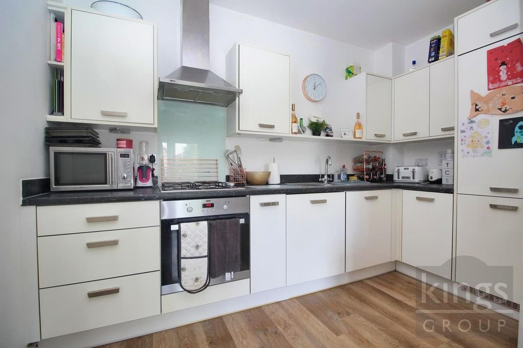 Property photo 3 of 8 Kitchen