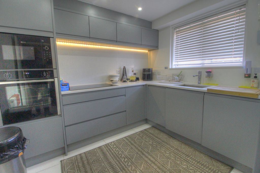 Property photo 2 of 12 Kitchen