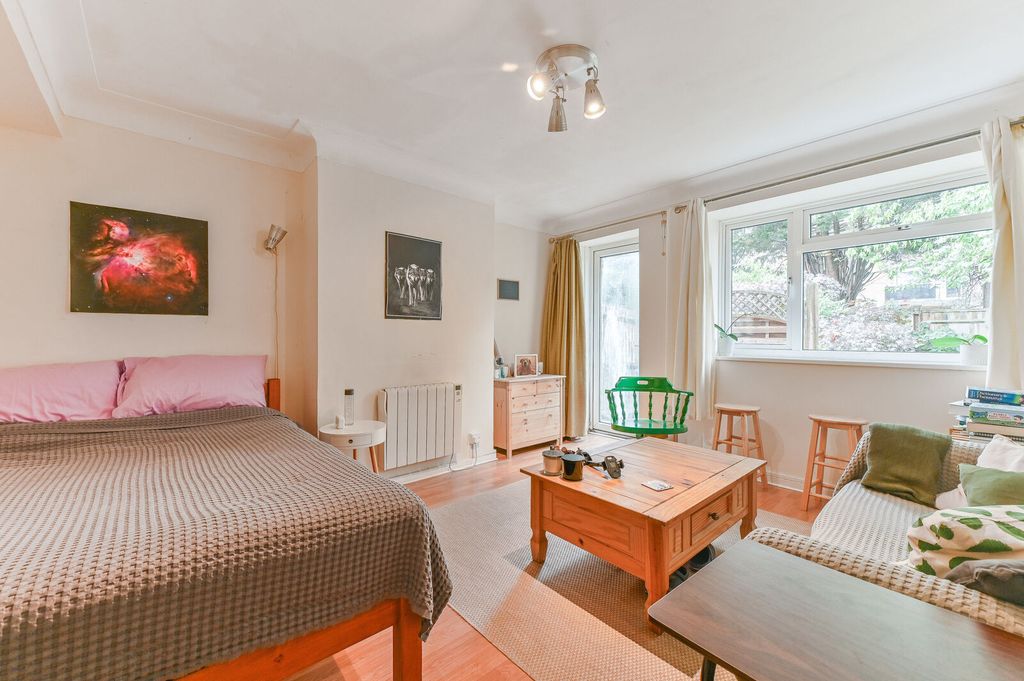 Property photo 1 of 9