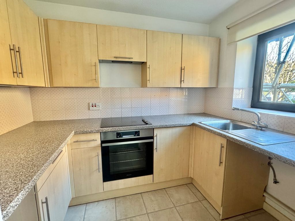 Property photo 3 of 10 Kitchen