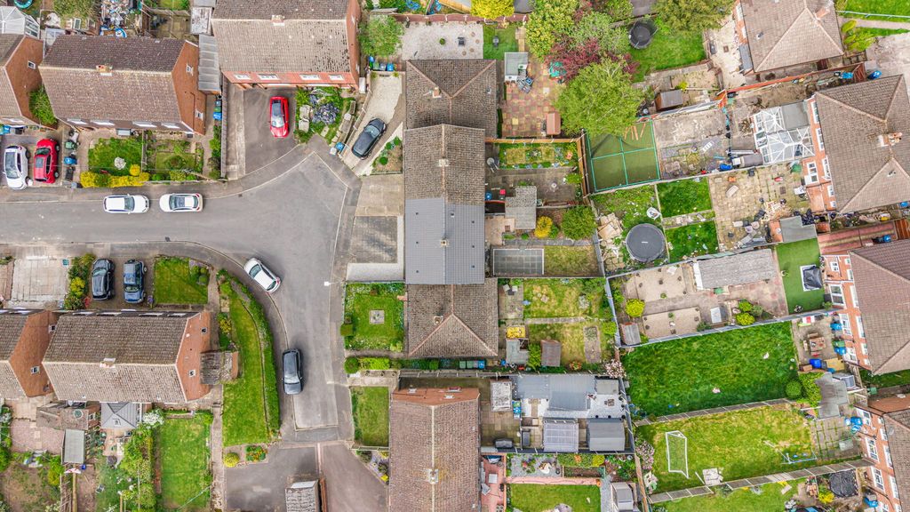 Property photo 2 of 25