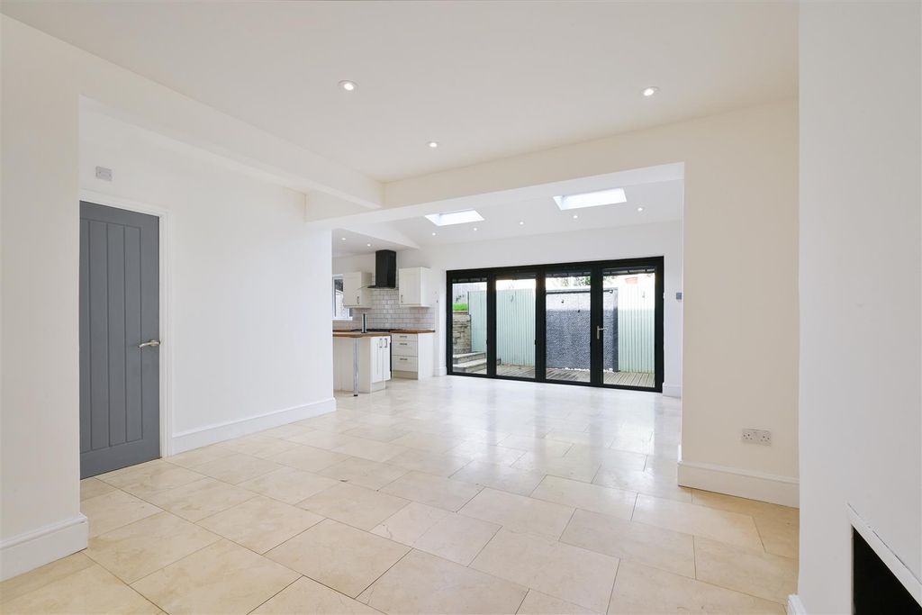Property photo 1 of 24 Ashcombe Road, 14- (4).Jpg