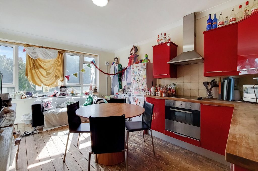 Property photo 3 of 12