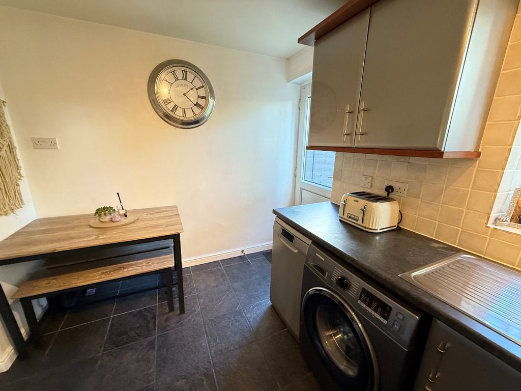 Property photo 3 of 12 4436704