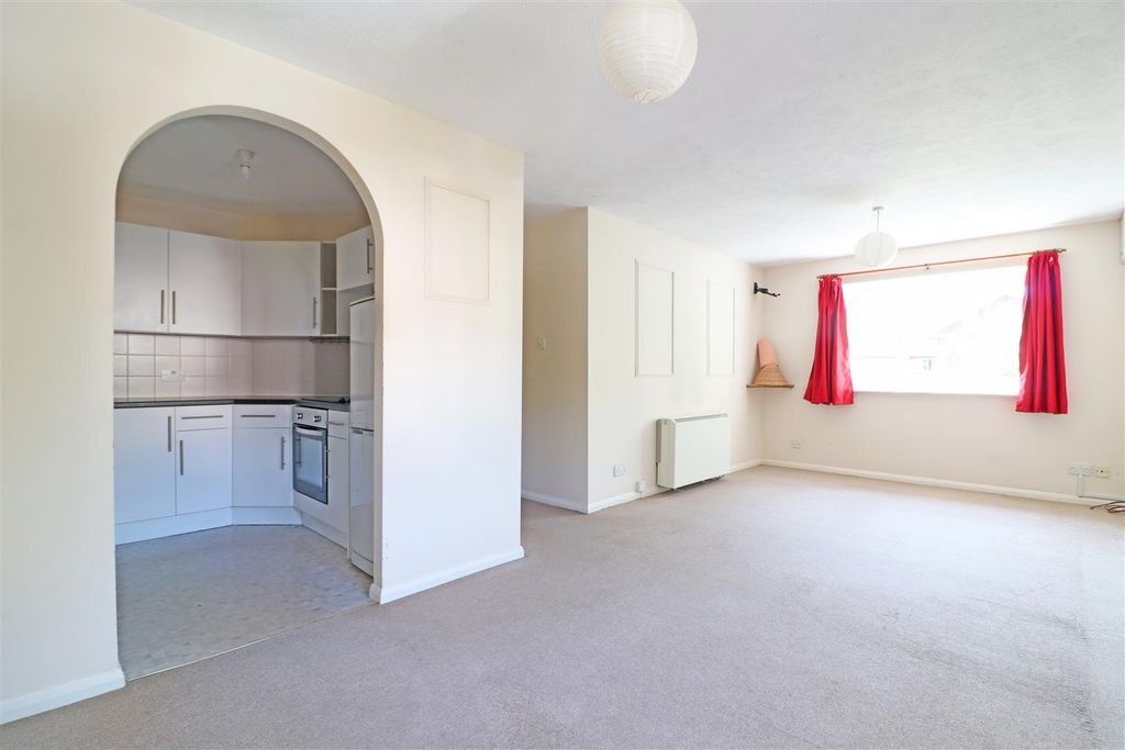 Property photo 2 of 8