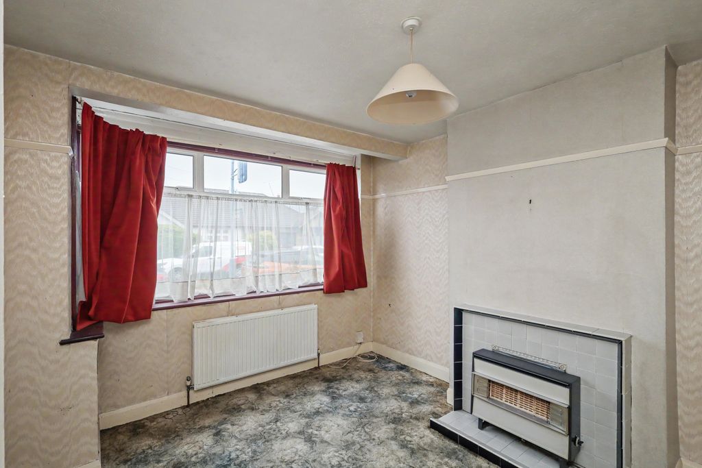 Property photo 3 of 25 21 Somerville Road, Chadwell Heath, Romford, Essex, Rm6 5Bd