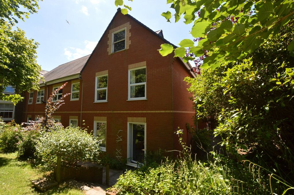 Property photo 1 of 11 Rear