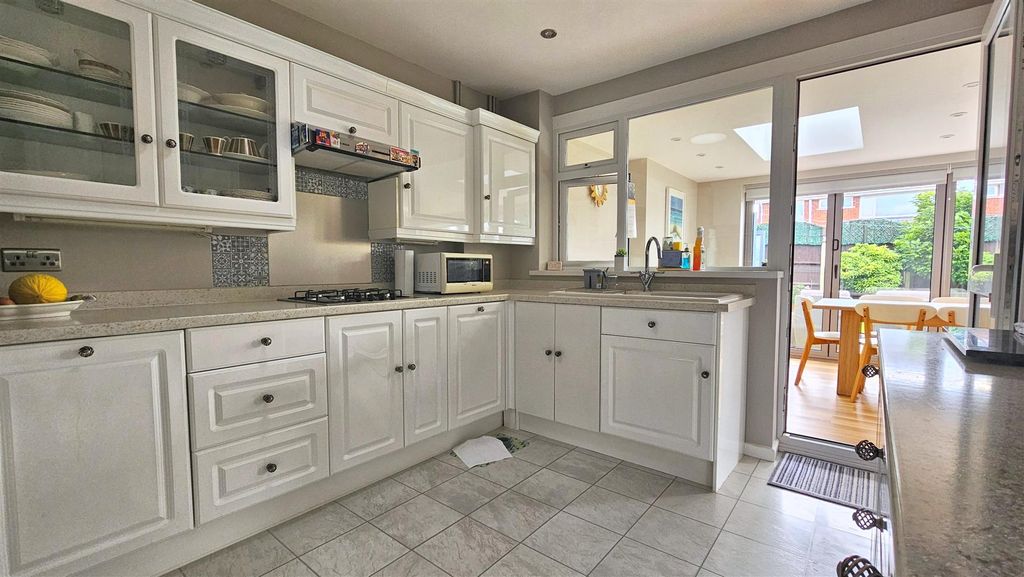 Property photo 3 of 14 Kitchen