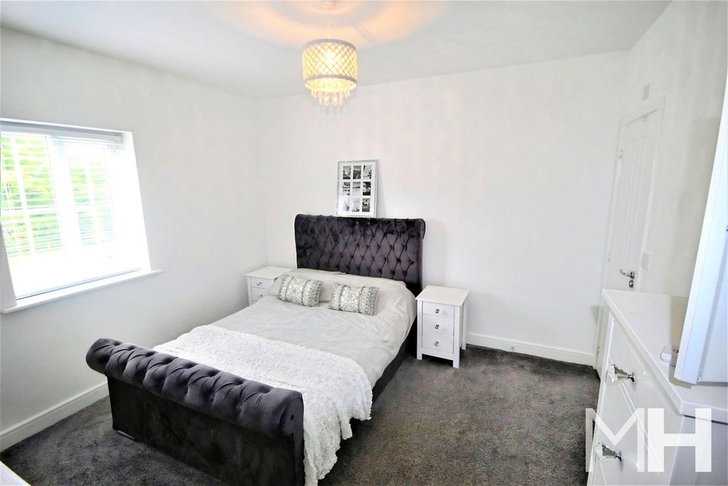 Property photo 3 of 11 Bedroom