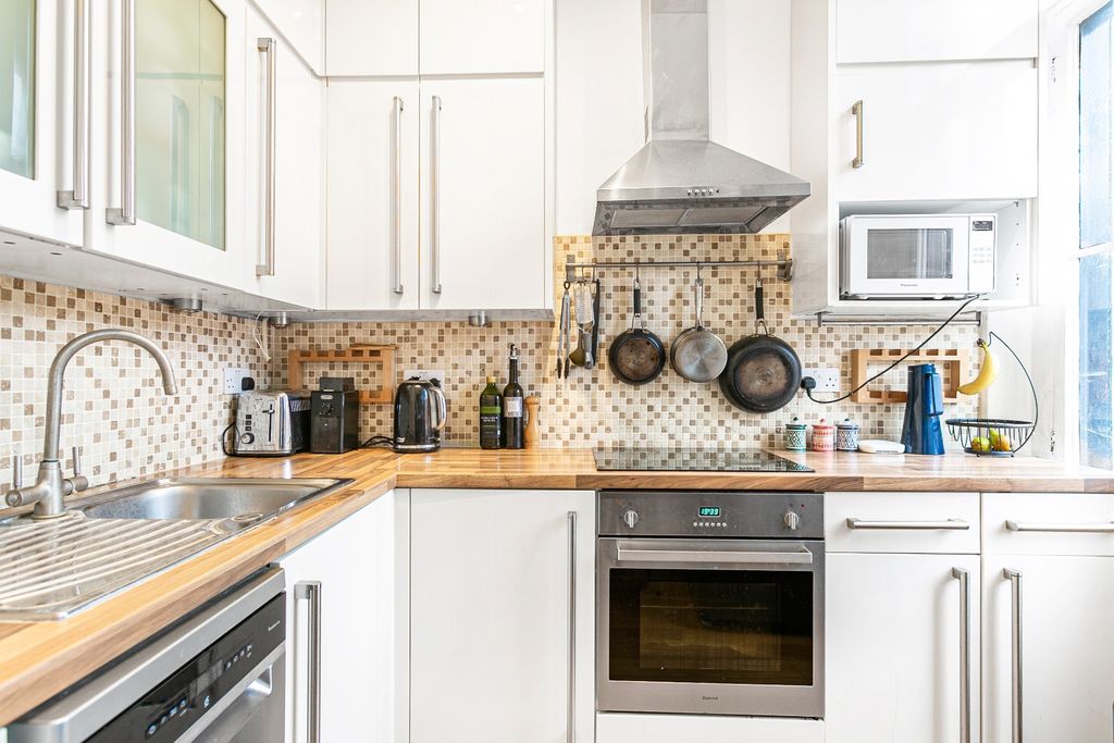 Property photo 3 of 10 4889812