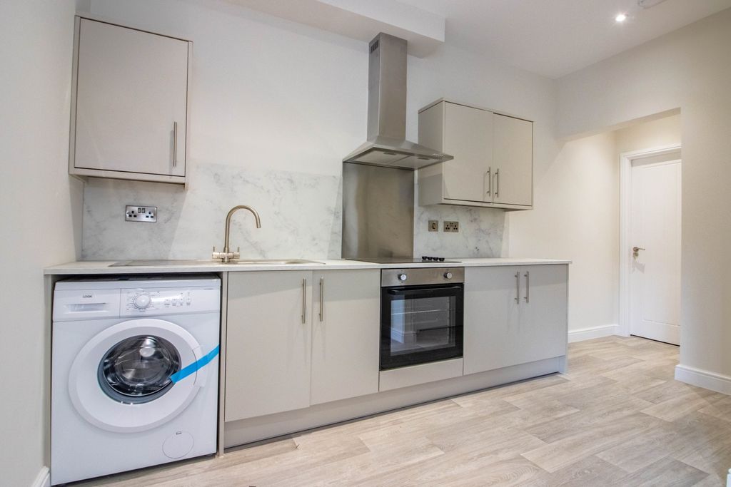 Property photo 3 of 7 E