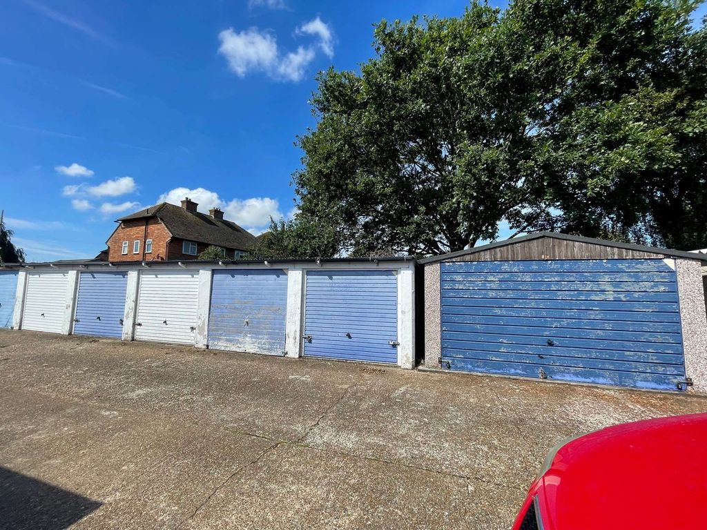 Property photo 1 of 2