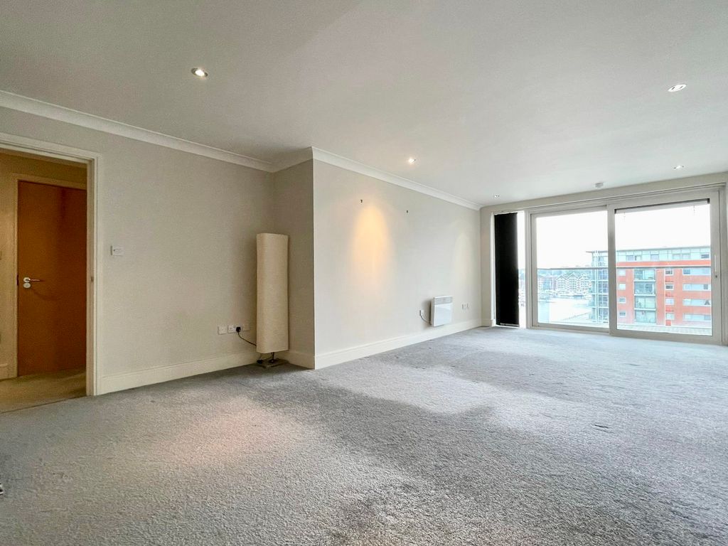 Property photo 3 of 11 Living Room