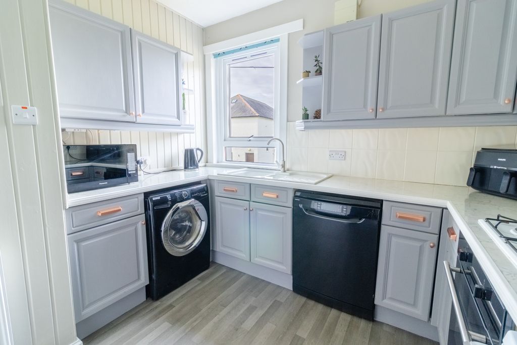 Property photo 3 of 27 Kitchen