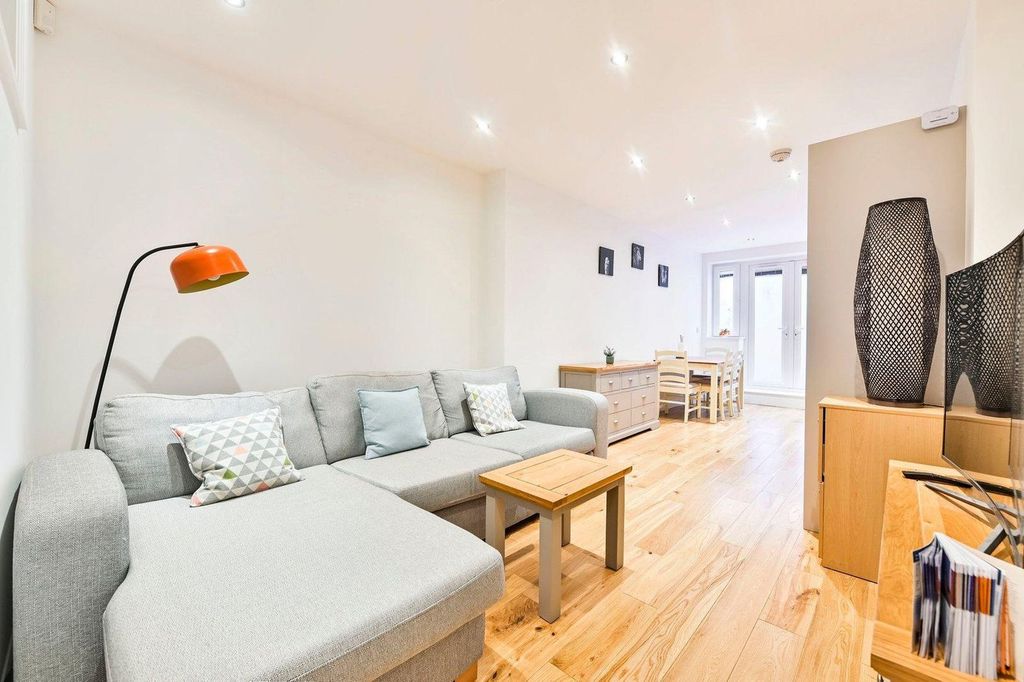 Property photo 1 of 14 Living Room