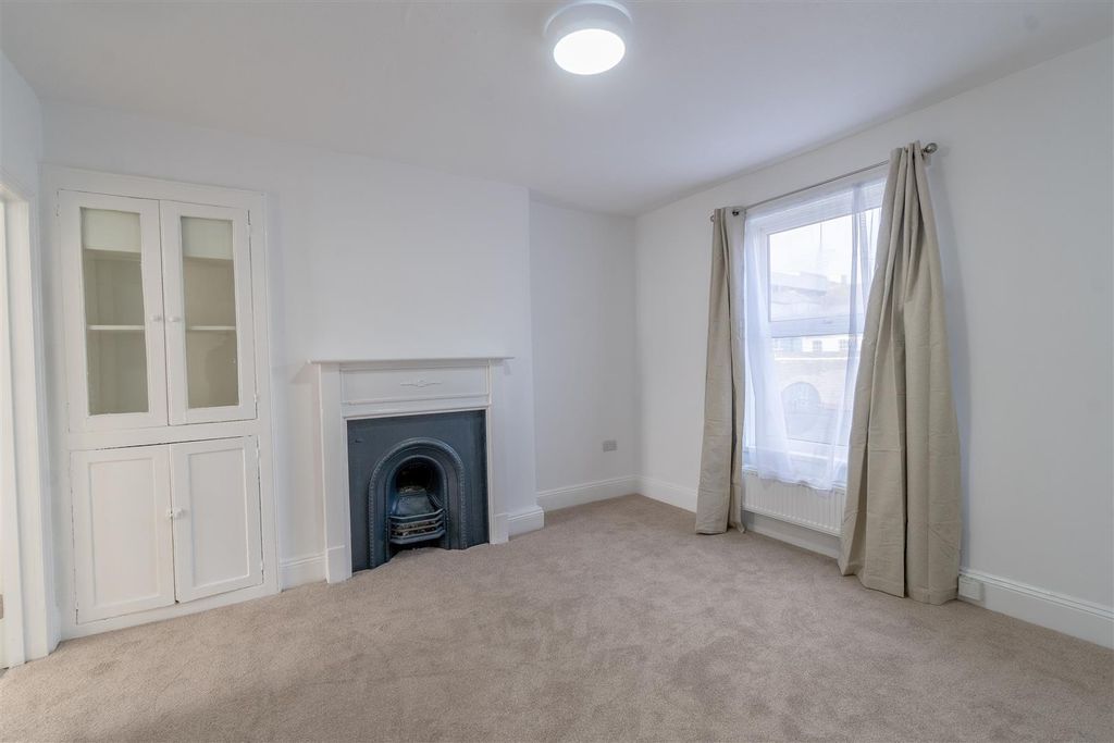 Property photo 2 of 6 Living Room