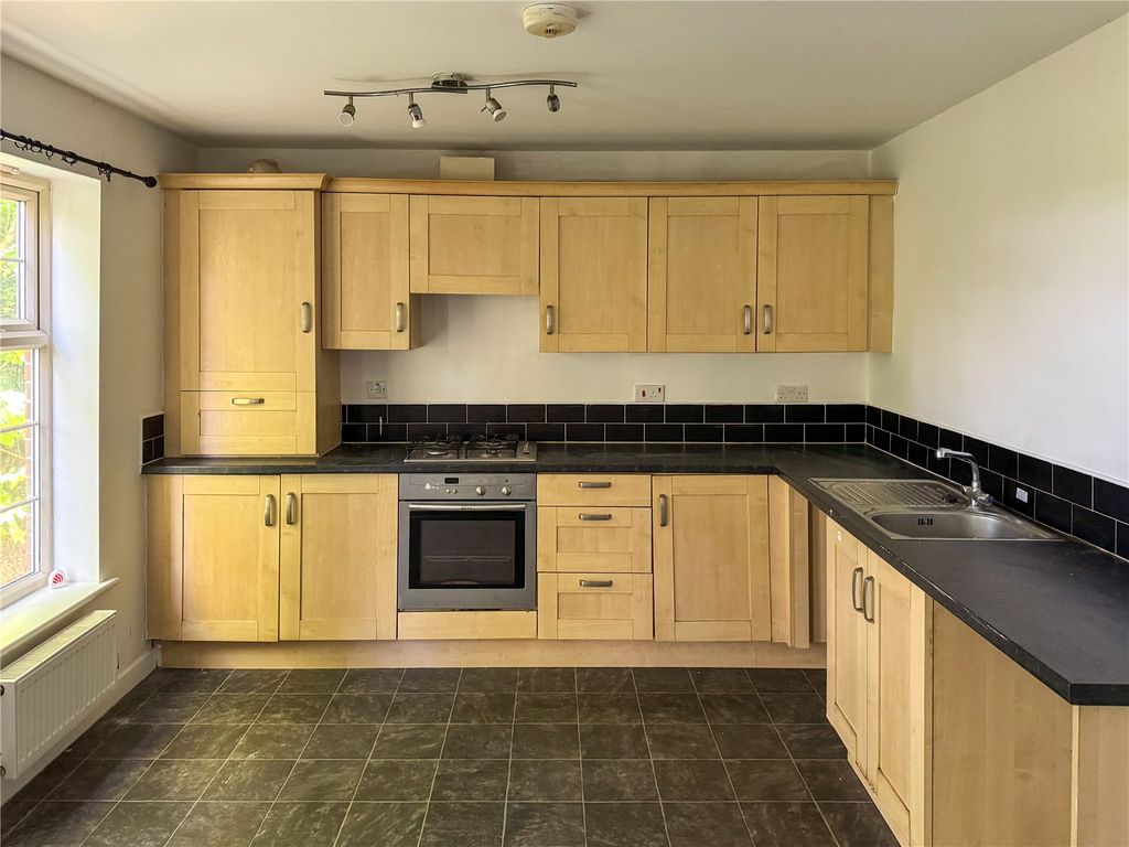 Property photo 2 of 14 Picture No. 11