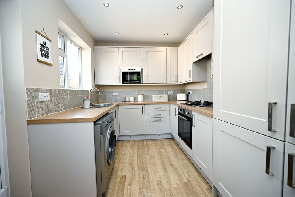 Property photo 3 of 20