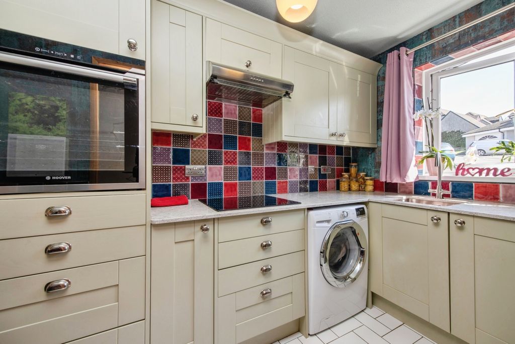 Property photo 3 of 15 Kitchen