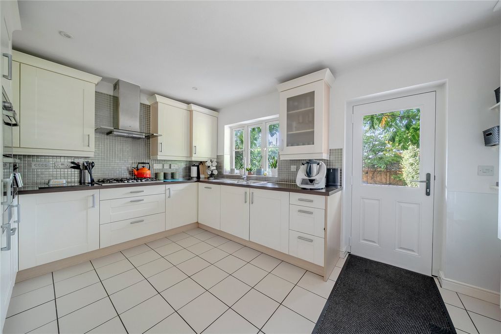 Property photo 3 of 12 Kitchen