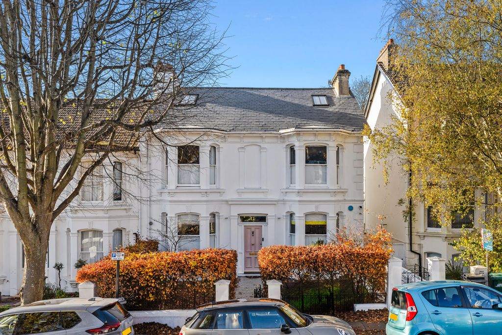 Property photo 1 of 18 Front (Exterior)