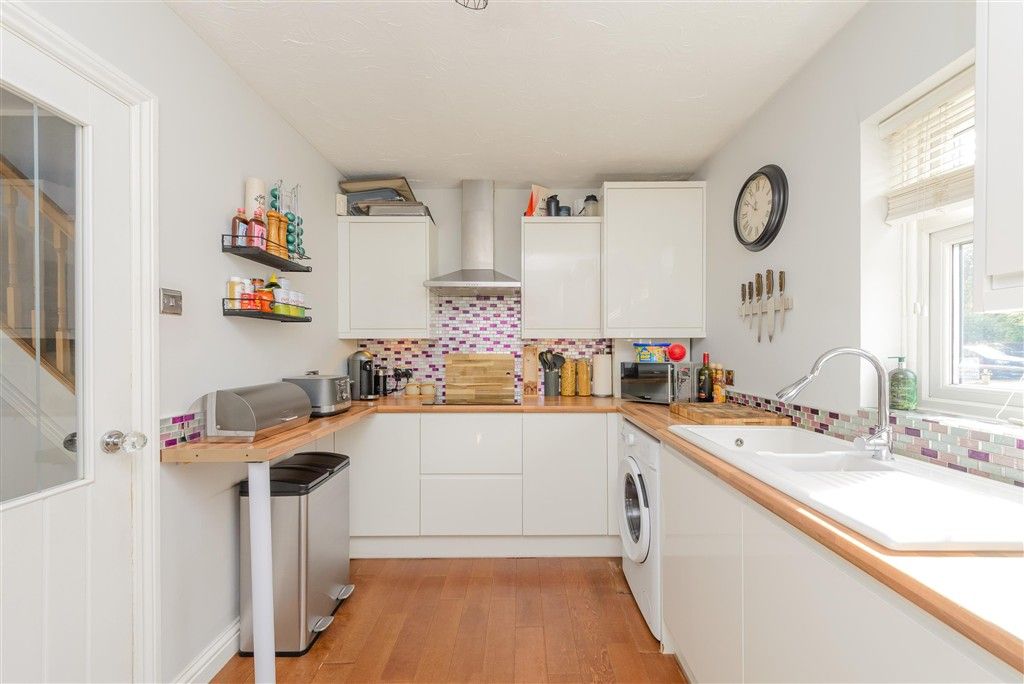 Property photo 3 of 9 Kitchen