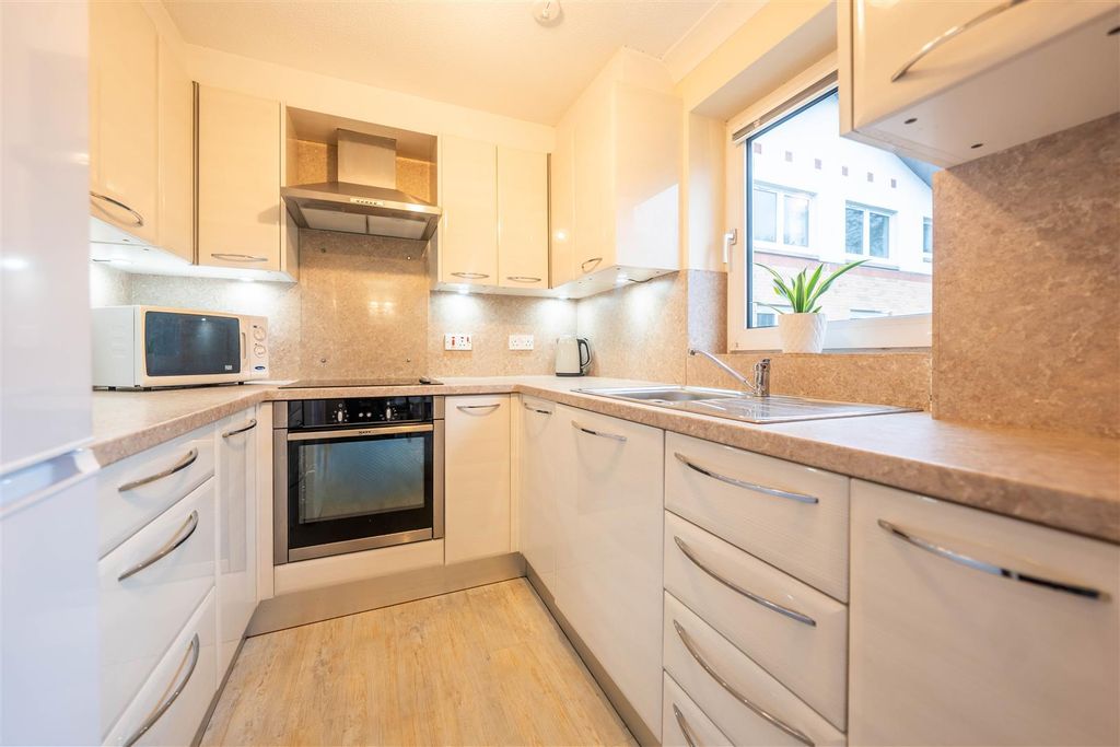 Additional image 5 of 2 bed flat for saleWindsor Terrace, Perth PH2