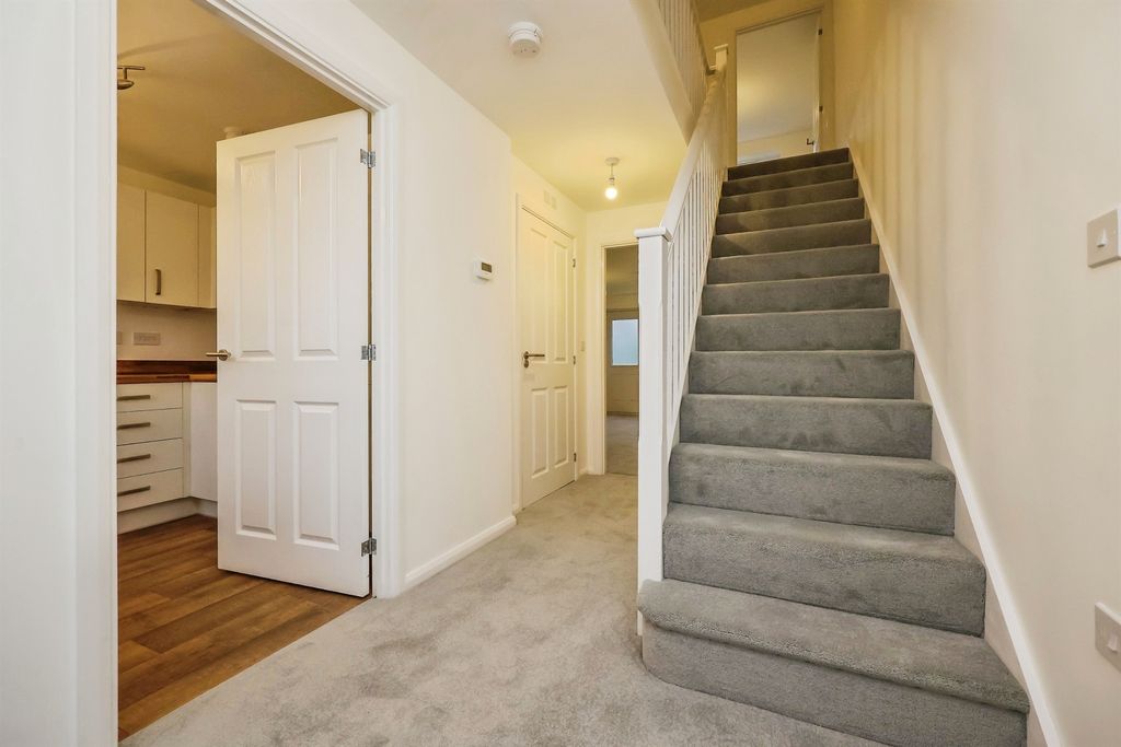 Property photo 3 of 28