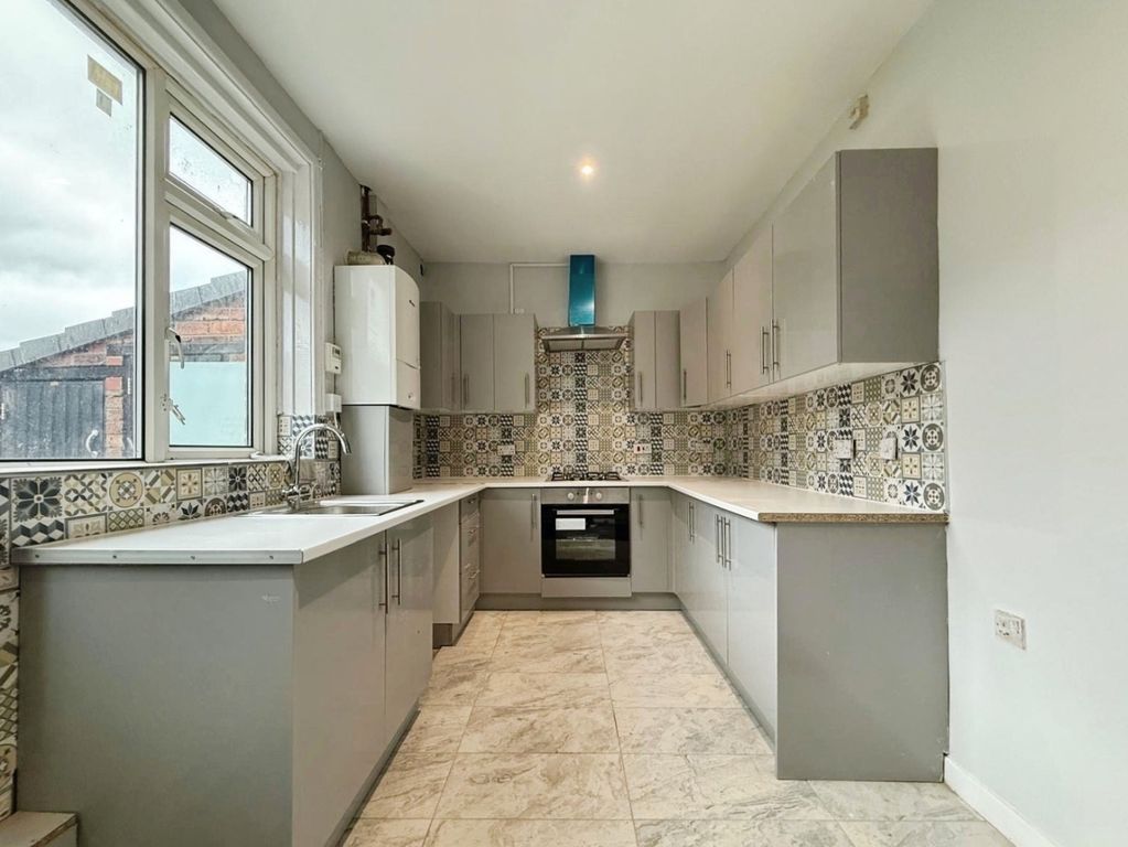 Property photo 2 of 10 Pbox-Kitchen-337311.Jpg