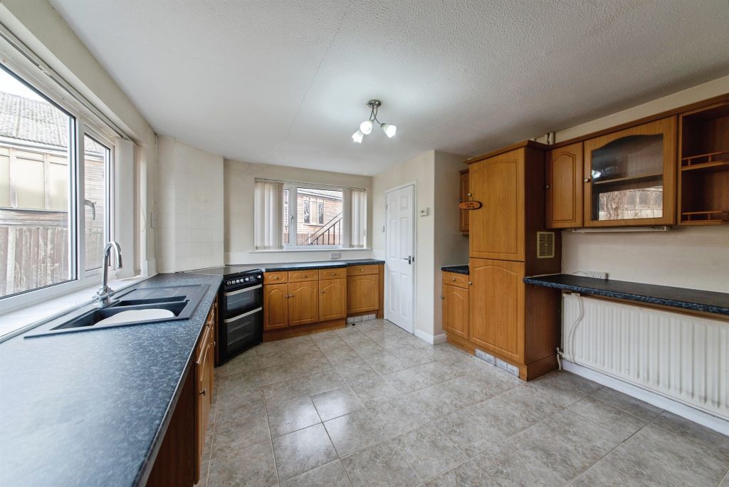 Property photo 2 of 25