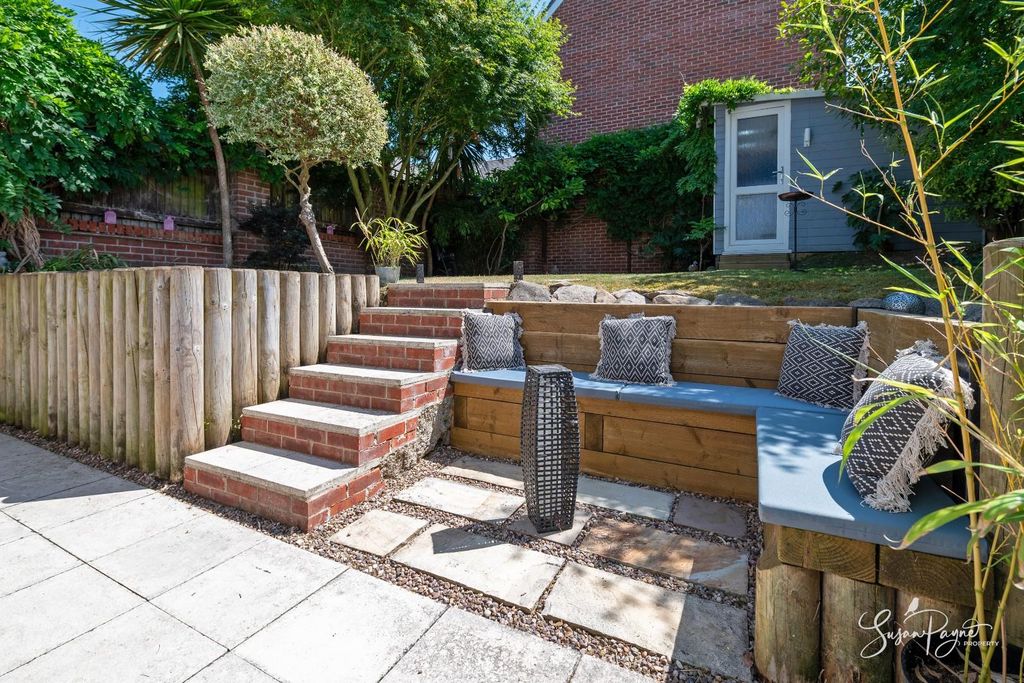 Property photo 2 of 38 Garden Seating Area