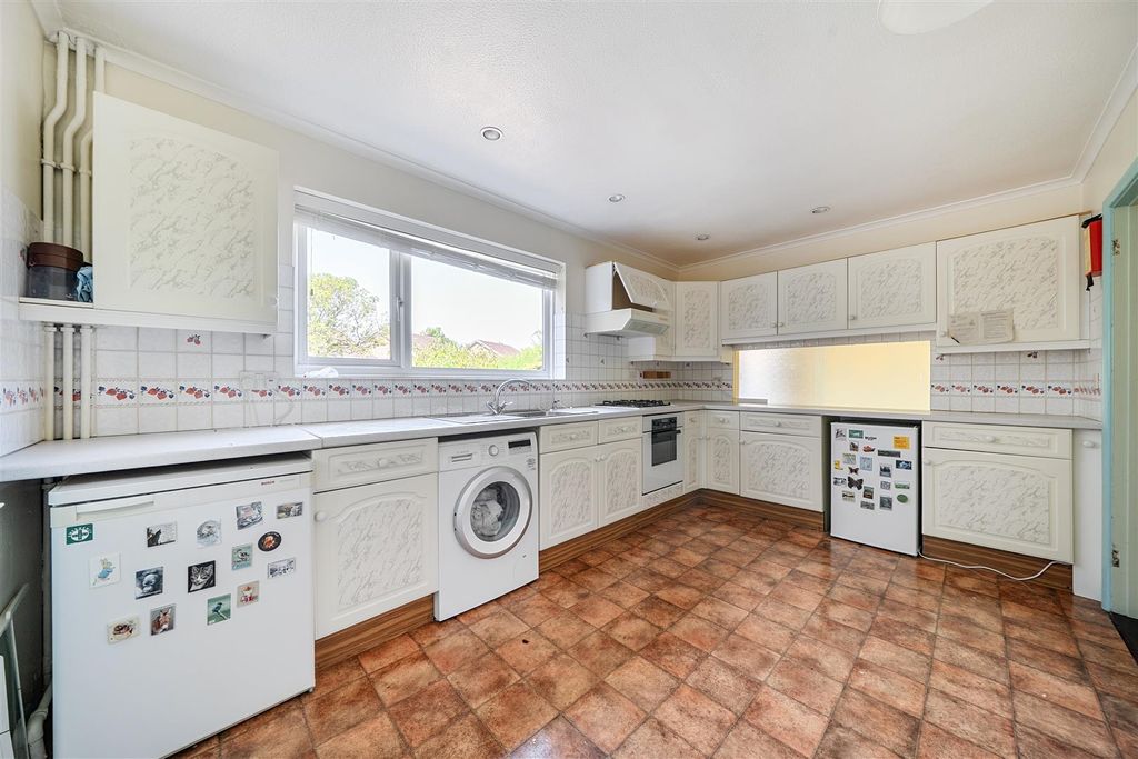 Property photo 3 of 12 Kitchen